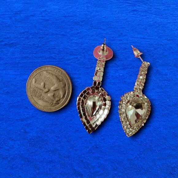 Crystal Tear Drop Pierced Earrings NWOT Never Worn ❤️ 5/$25 Bundled - Picture 4 of 7